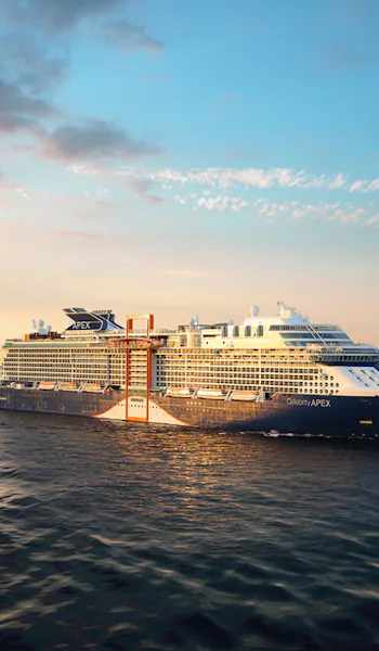 Fartyget Celebrity Apex ute till havs.