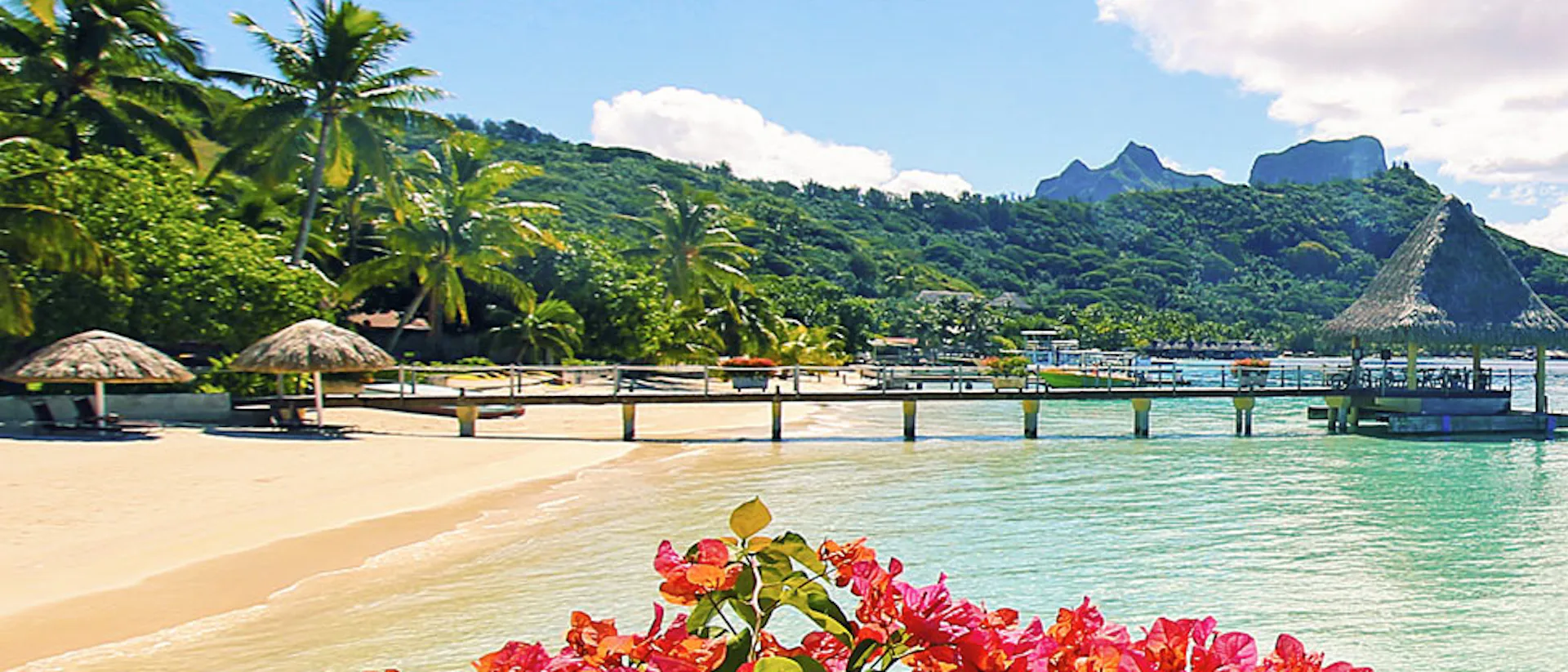 Vacker strand på Bora Bora i Franska Polynesien.