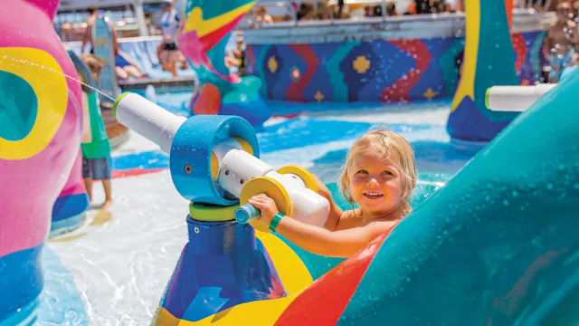 Vattenkrig i H2O Zone ombord på Allure of the Seas.