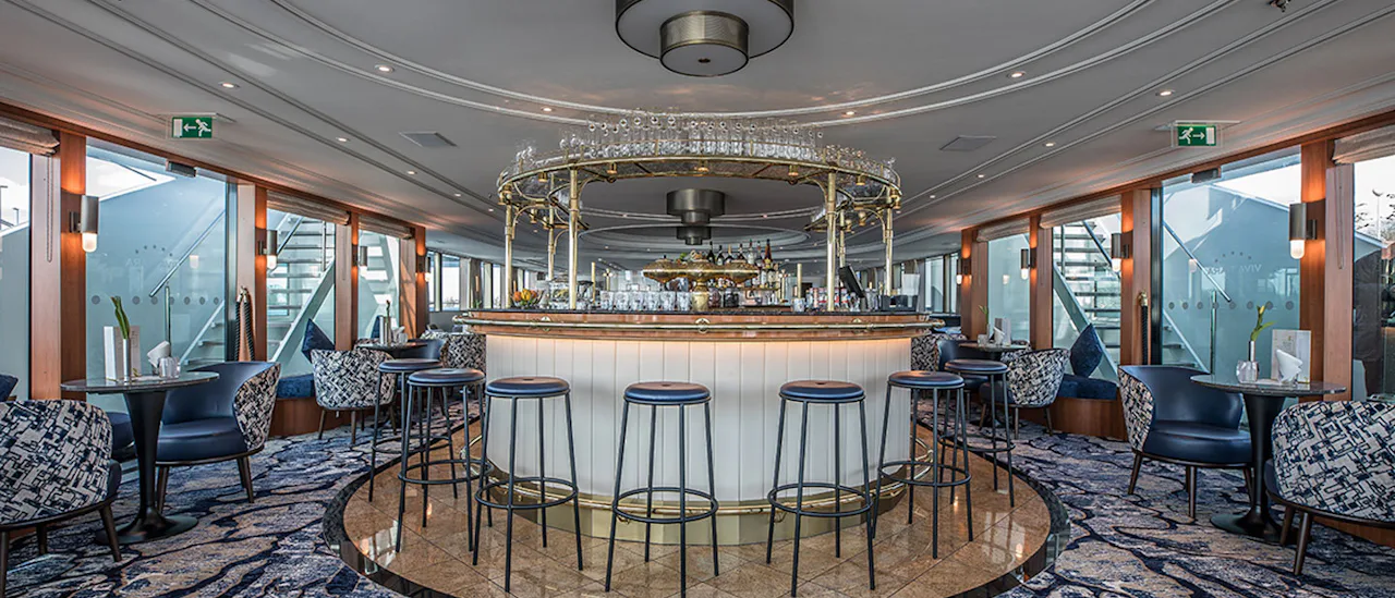 Bar och lounge ombord på VIVA Cruises fartyg VIVA Tiara.