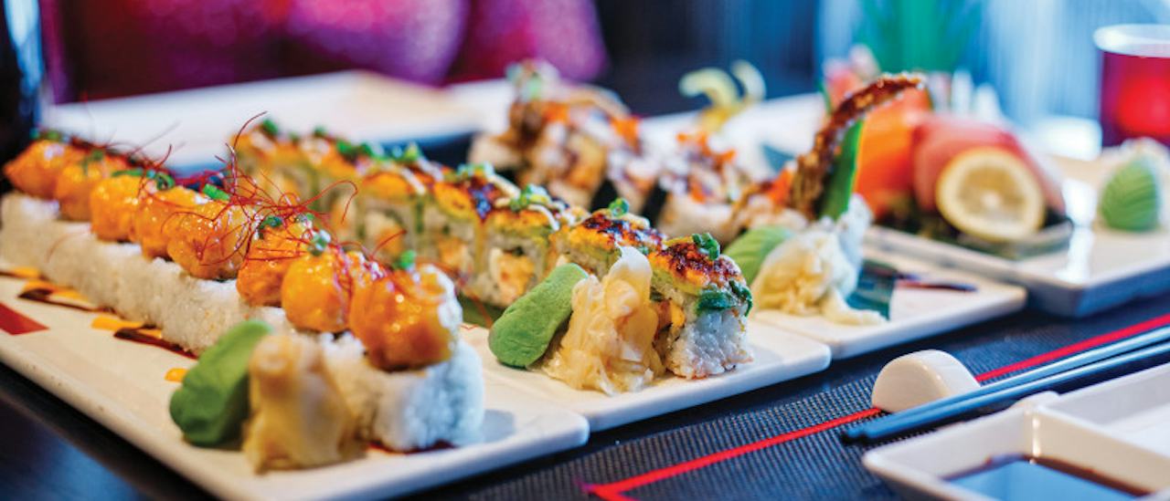 Izumi erbjuder en exotisk asiatisk matupplevelse med utsökta sushirullar, färsk sashimi och nigiri