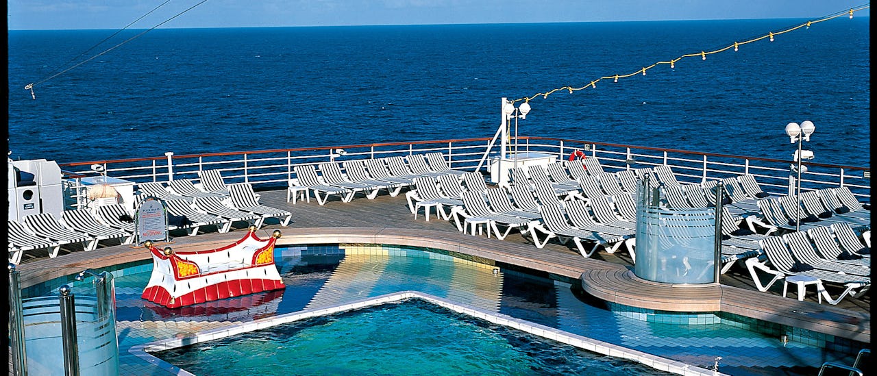 Lugna poolen längst bak