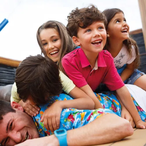 Lek i barnklubben SquokClub ombord på Costa Cruises fartyg.